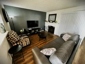 Private Colorado Townhome - 2 Car Garage Parking! - Image 5