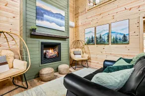 Greenhouse Cabin • Forest Views & Serenity - Image 2