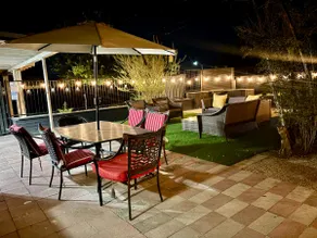 Vibrant Family Home and Pool - Image 2