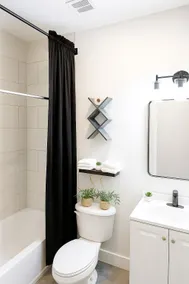 Luxury Accommodations. - Image 5