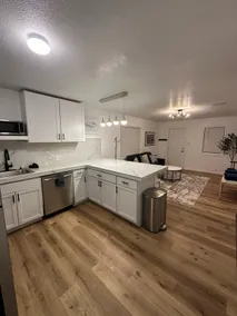 Luxury Campus Retreat w/Hot Tub - Image 3
