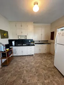 The Raven Sunflower Apartment in Historic Atchison - Image 5