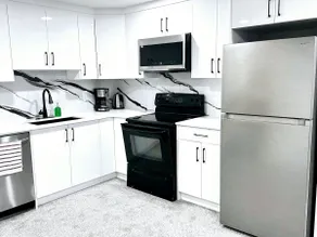 Private, Cozy, Luxury, Spacious One Bedroom Suite - Image 2