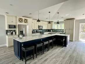 Stunning 3-Story Lakehouse - Image 4
