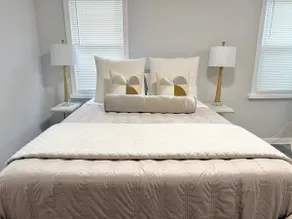 NEW Chic 4beds *Free parking*Laundry*Fast Wifi - Image 5
