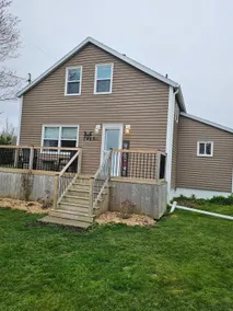 Pet friendly family home, yard and screened porch - Image 2