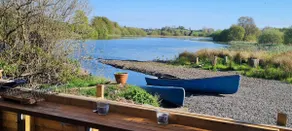 A lake view hut BT23 - Image 4