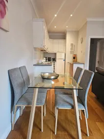 Fabulous Location 2 bedroom Apt. Free Parking - Image 4