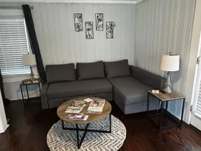 Full Bloom Hideaway Magnolia Apartment - Image 4
