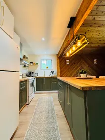 3 mins to Beach|Fishing|Treed Yard|Full Kitchen - Image 4