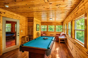 Roundabout near Helen | Pool Table | Sleeps 16 - Image 2