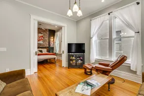 Walk Downtown: Inviting Historic Home in Dubuque! - Image 5