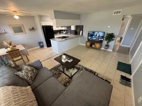 Cozy, Modern Entire Apartment with Full Amenities - Image 4