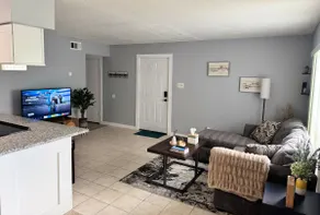 Cozy, Modern Entire Apartment with Full Amenities - Image 2