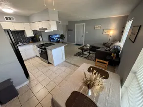 Cozy, Modern Entire Apartment with Full Amenities - Image 5