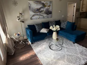 Standalone Smart Home Oasis: 2BR, 3 Smart TVs! - Image 2