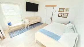 Snowdrop: Cozy Reno Pets-OK Studio Soak Tub Nr ISU - Image 5