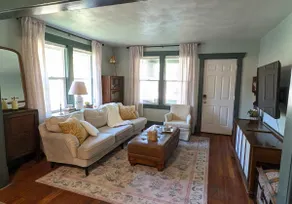 Cheerful Bungalow w/ Fenced Yard - Image 2