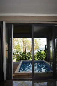 Kalimeras Suit Ev – Lakeside Serenity - Image 5