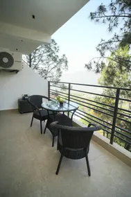 2BHK Kasauli | Scenic Views • Café •Parking Lift - Image 4