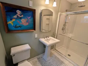 Spacious 1 Bedroom 2 Story - Full Kitchen - Image 2