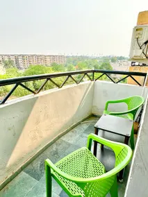 1BHK/2 Double Beds/2 Acs/Sectr 63/near Fortis/CP67 - Image 5
