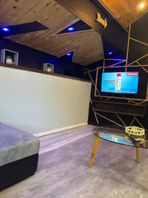 Apartment upstairs - Image 3