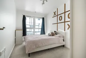2-Bedroom Flat in Woking Walk to Station - Image 4