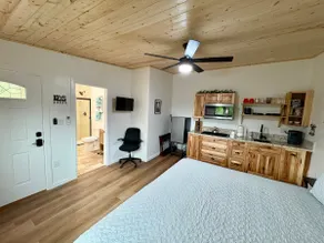 Spacious & Unique Studio Suite - Image 5