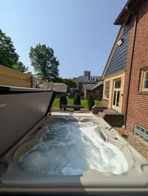Montgomery Estate *Hot Tub* - Image 3