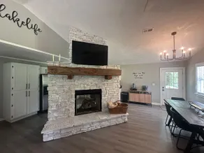 Fireplace Lodge -1 mile to Golf Course & 4 to lake - Image 4