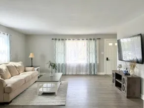 Cozy & Spacious Home in Quiet Area - Image 5