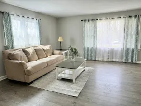 Cozy & Spacious Home in Quiet Area - Image 4