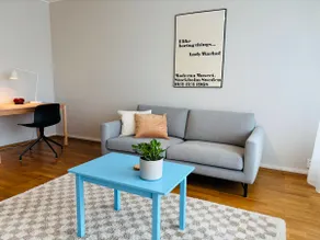 Cozy two-room apartment 2 min to train station, private parking - Image 2