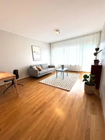 Cozy two-room apartment 2 min to train station, private parking - Image 4