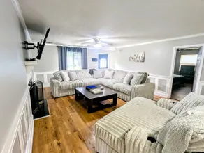4/2 Updated home. Close to base & beaches! - Image 2