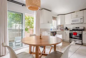 2BR Pasadena Apt - Parking - Patio - Rose Bowl - Image 2