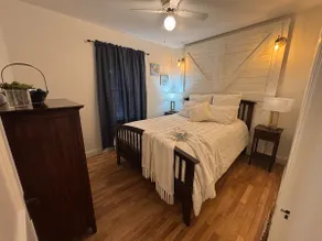 Cozy~Mins to Lake Mi ~Spacious ~Sleeps 12 5 BR~3 B - Image 5