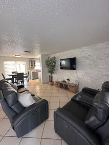 HSE Bush Garden 20min/Tesla EV/15 min from Airport - Image 5