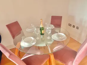 Riverside 1bd near Canary Wharf, O2, City Airport - Image 5