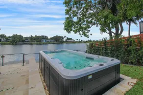Sunny Lakefront Escape w GameRoom, Gym & SwimSpa - Image 3