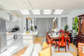 Unwind 2Bed with Garden, Sauna and Hot Tub - Image 3