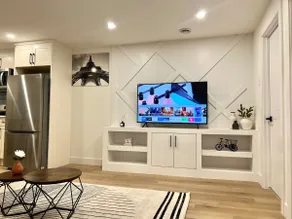 Stylish 2 BDR Lower Suite - Glenbrook - Image 2