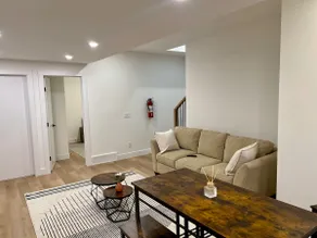 Stylish 2 BDR Lower Suite - Glenbrook - Image 3