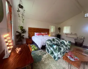Banana Breeze Hale Private Cabin w/OpenAir Kitchen - Image 5