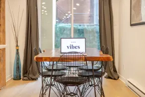 Portly Charm: Chic 2BR Condo in MTL Old Port - Image 3