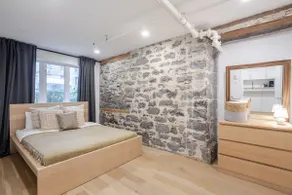 Portly Charm: Chic 2BR Condo in MTL Old Port - Image 4
