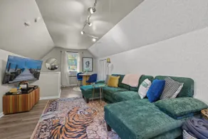 Charming 1 BD Retreat in NE - Image 2