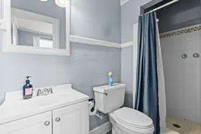 Cozy&Central Suite~1BR~In Uptown - Image 5