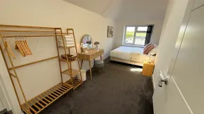 Modern 1BR Flat warm & welcoming, 1 Bed + Sofa bed - Image 2